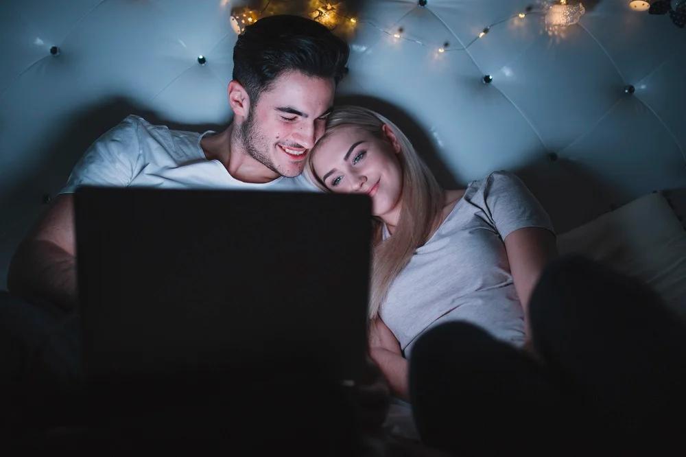 Cine romantice