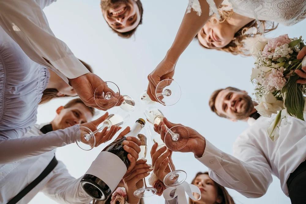 Psihologia Invitatului: Ce Își Doresc cu Adevărat Oaspeții Tăi la Nuntă