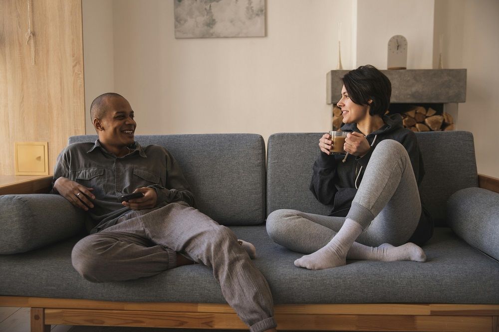 40+ întrebări pe care să le pui logodnicului tău