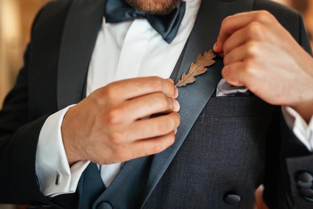 b) Ceasul – accesoriul esențial pentru mire