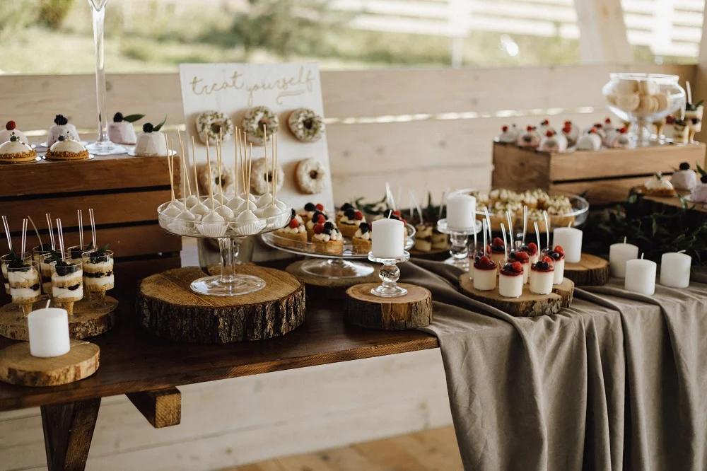 Nunțile de tip brunch: o nouă tendință pentru miri moderni
