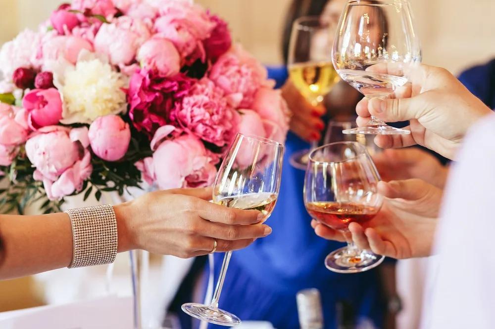 3.Plătești cât Consumă Invitații